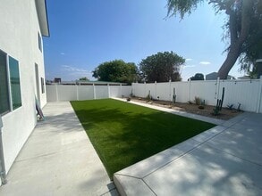 5337 W Falls View Dr in San Diego, CA - Building Photo - Building Photo