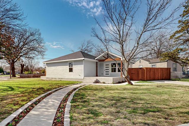 2825 S Montreal Ave in Dallas, TX - Building Photo