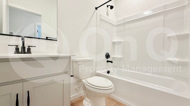 2746 W Red Fox Rd in Phoenix, AZ - Building Photo - Building Photo