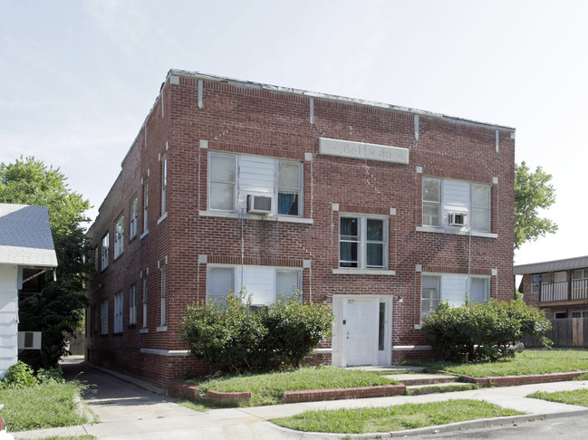 Betty Jo Apartments in Tulsa, OK - Foto de edificio - Building Photo