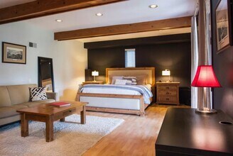 966 Manzanita St, Unit Furnished apartment in Los Angeles, CA - Building Photo - Building Photo