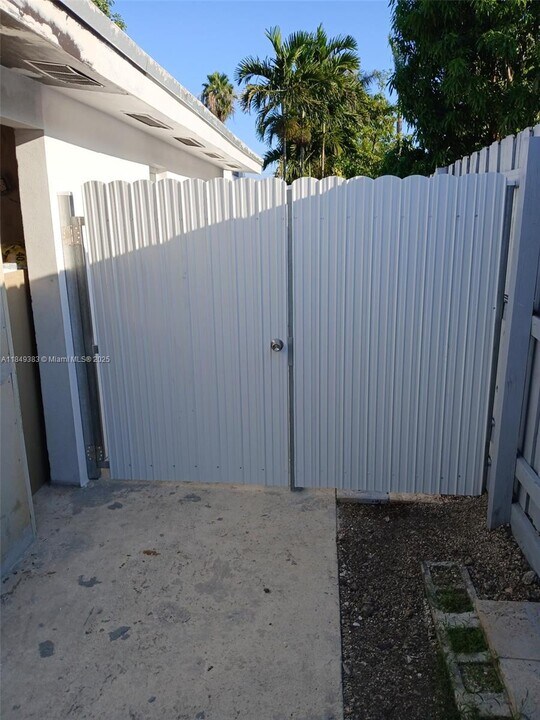 11510 SW 182nd Terrace in Miami, FL - Building Photo