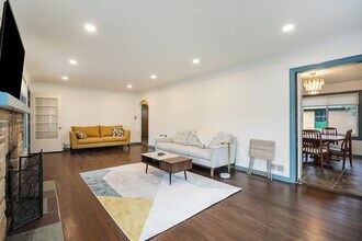 1001 Lake Michigan Dr NW in Grand Rapids, MI - Foto de edificio - Building Photo