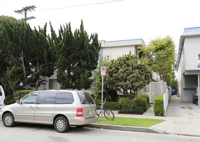 4241 McLaughlin Ave in Los Angeles, CA - Building Photo - Building Photo