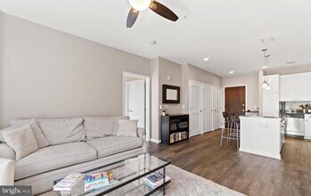 444 W Broad St in Falls Church, VA - Building Photo - Building Photo