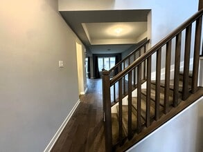 Contemporary Living at it's Finest! (3 Bed in Ottawa, ON - Building Photo - Building Photo