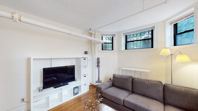 137 Peterborough St, Unit 32 in Boston, MA - Foto de edificio - Building Photo