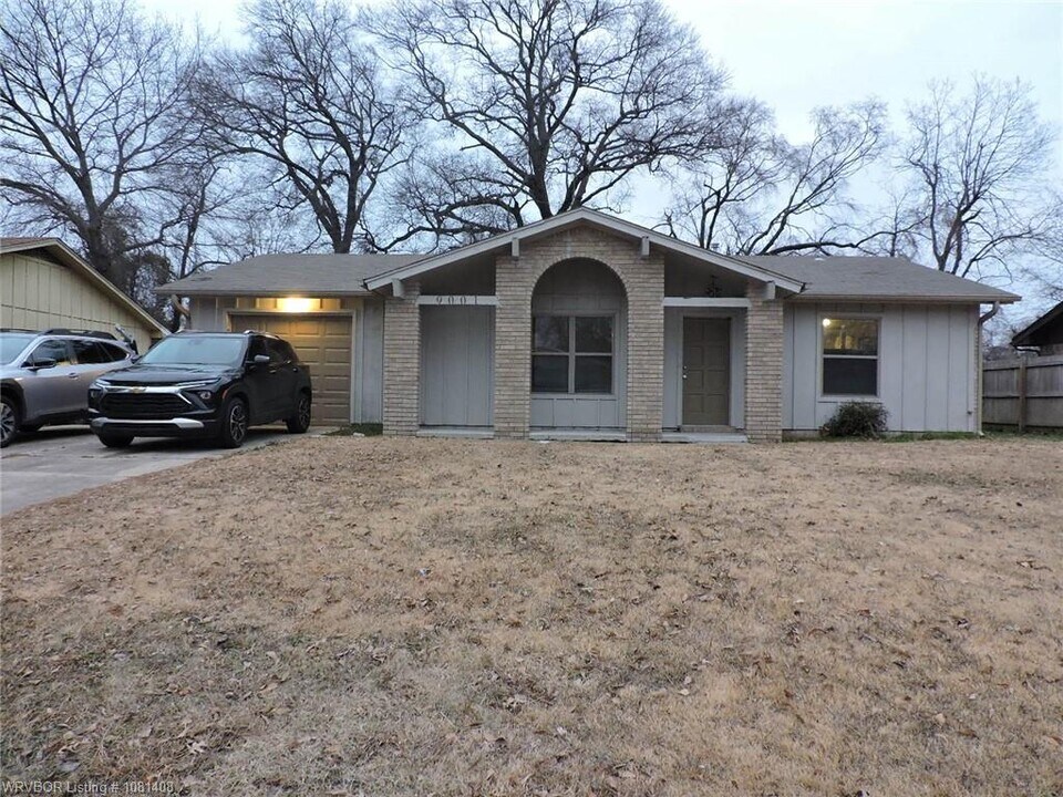 9001 S Houston St in Fort Smith, AR - Building Photo