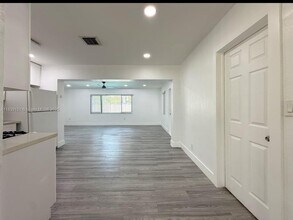 2135 SW 46th Terrace in Fort Lauderdale, FL - Building Photo - Building Photo