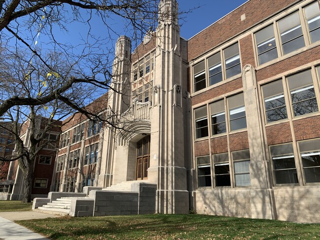 Washington Senior Apartments in Bloomington, IL - Building Photo - Building Photo