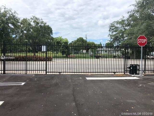 1130 NW 62nd St-Unit -1 in Miami, FL - Building Photo - Building Photo