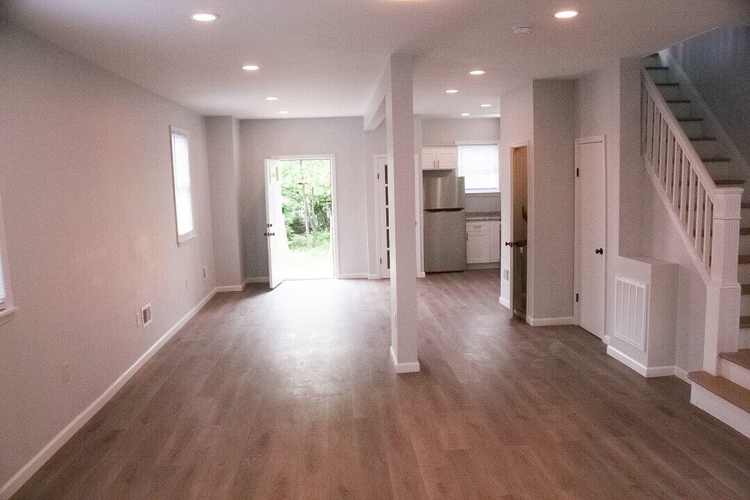 1 Stegman Ct in Jersey City, NJ - Building Photo