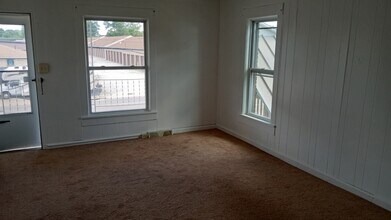 8461 Cleveland Ave NW, Unit unit #2 in North Canton, OH - Foto de edificio - Building Photo