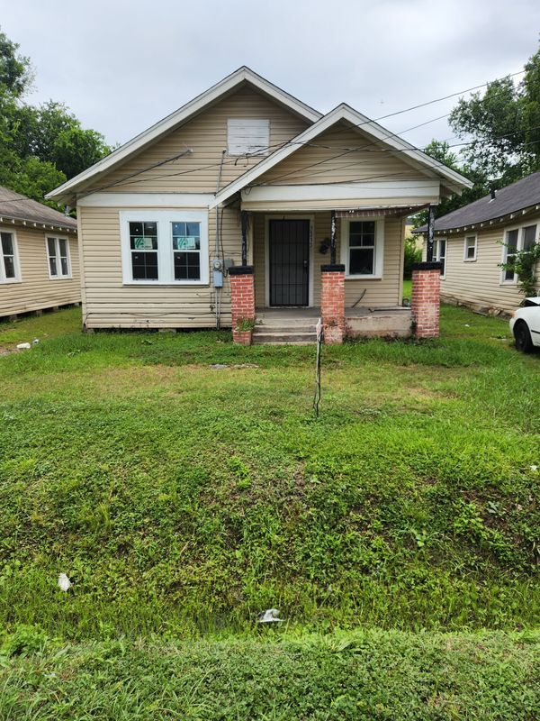 property at 2311 Gregg St