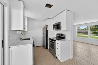5821 Urdea Rd in Jupiter, FL - Building Photo - Building Photo