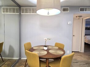 10053 Westpark Dr in Houston, TX - Building Photo - Building Photo