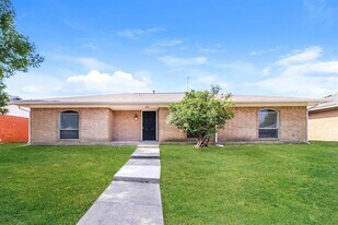 1822 El Paso St in Lewisville, TX - Building Photo