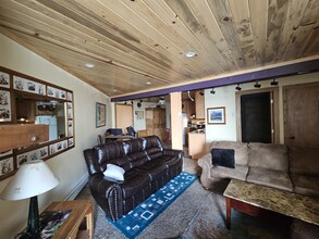 2400 Lodgepole Cir in Silverthorne, CO - Foto de edificio - Building Photo