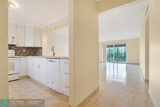 111 SE 3rd Ave in Dania Beach, FL - Building Photo - Building Photo