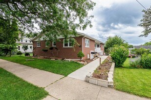 443 Jefferson Ave, Unit #3 - 1 bed 1 bath in Elgin, IL - Building Photo
