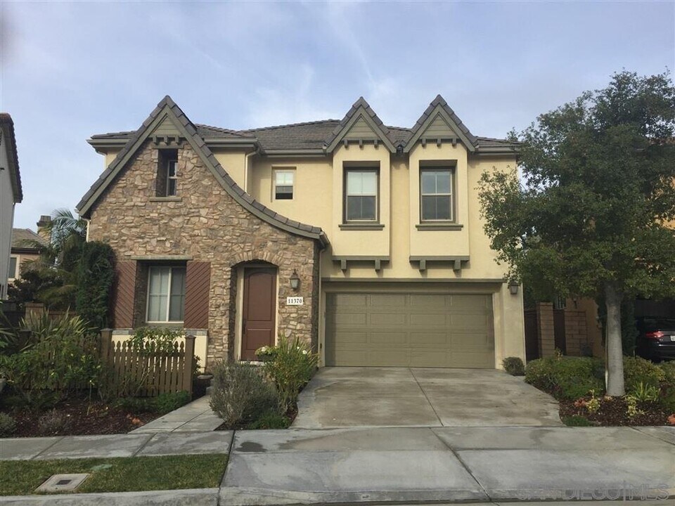 11370 Stable Glen Pl in San Diego, CA - Building Photo
