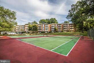 2648 Redcoat Dr, Unit 1C in Alexandria, VA - Foto de edificio - Building Photo