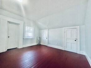 19-21 Lynwood Place in New Haven, CT - Building Photo - Interior Photo