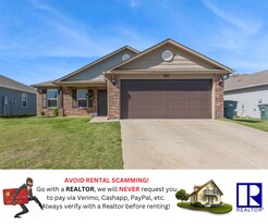 992 E Starling St in Fayetteville, AR - Building Photo