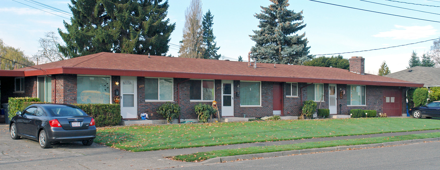 204-208 NW 15th St in Puyallup, WA - Building Photo