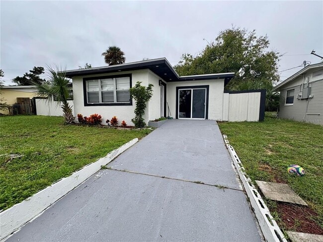 1122 Lewis Dr in Daytona Beach, FL - Building Photo - Building Photo