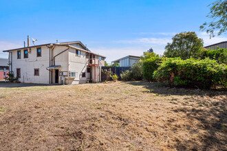 5221 Lone Pine Rd in Sebastopol, CA - Foto de edificio - Building Photo