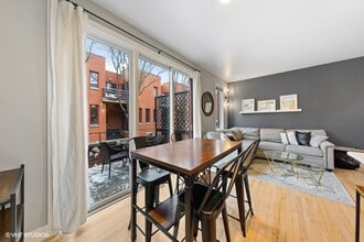 1214 S Federal St, Unit H in Chicago, IL - Foto de edificio - Building Photo