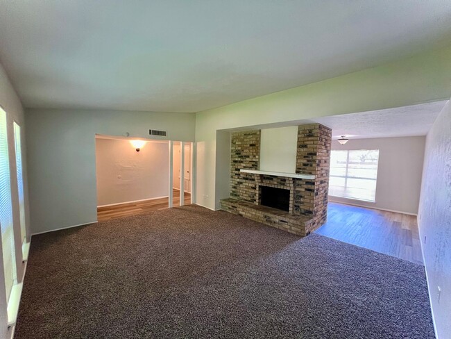 9835 Sophora Cir in Dallas, TX - Building Photo - Building Photo