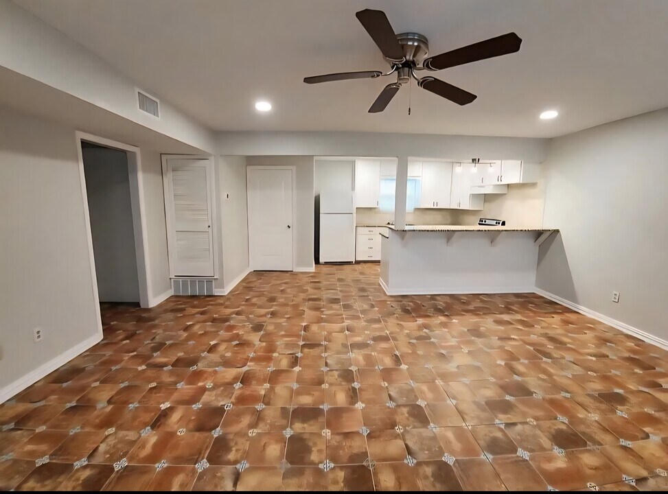 8004 Lifford St in Benbrook, TX - Building Photo
