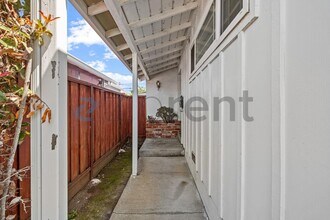 39372 Drake Wy in Fremont, CA - Building Photo - Building Photo