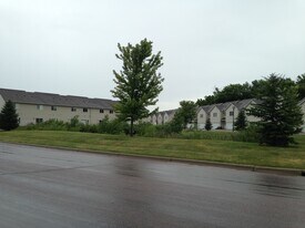 2106 Linden Trail in North Mankato, MN - Building Photo