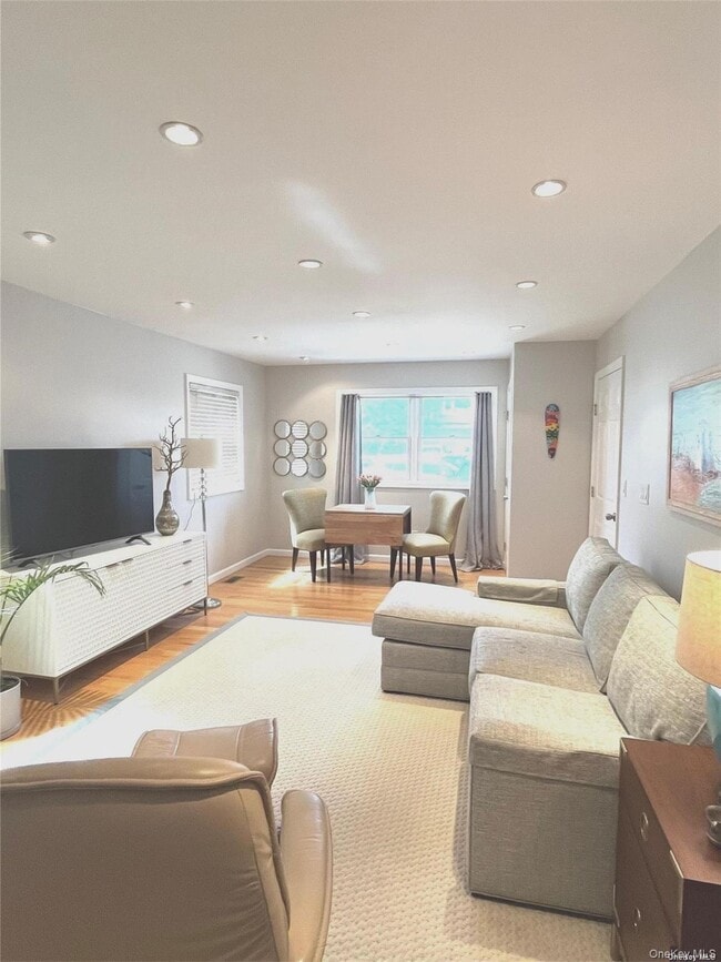 442 E Beech St in Long Beach, NY - Building Photo - Building Photo