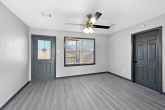 4406 Edison St in Houston, TX - Building Photo - Building Photo