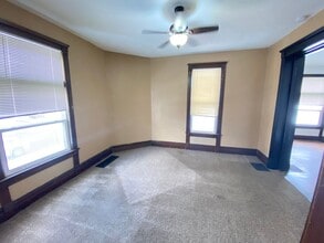 508 W Oakland Ave in Bloomington, IL - Building Photo - Building Photo