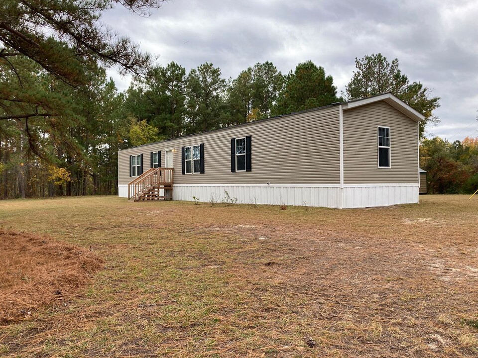 331 Treebark Ln in Cameron, NC - Building Photo