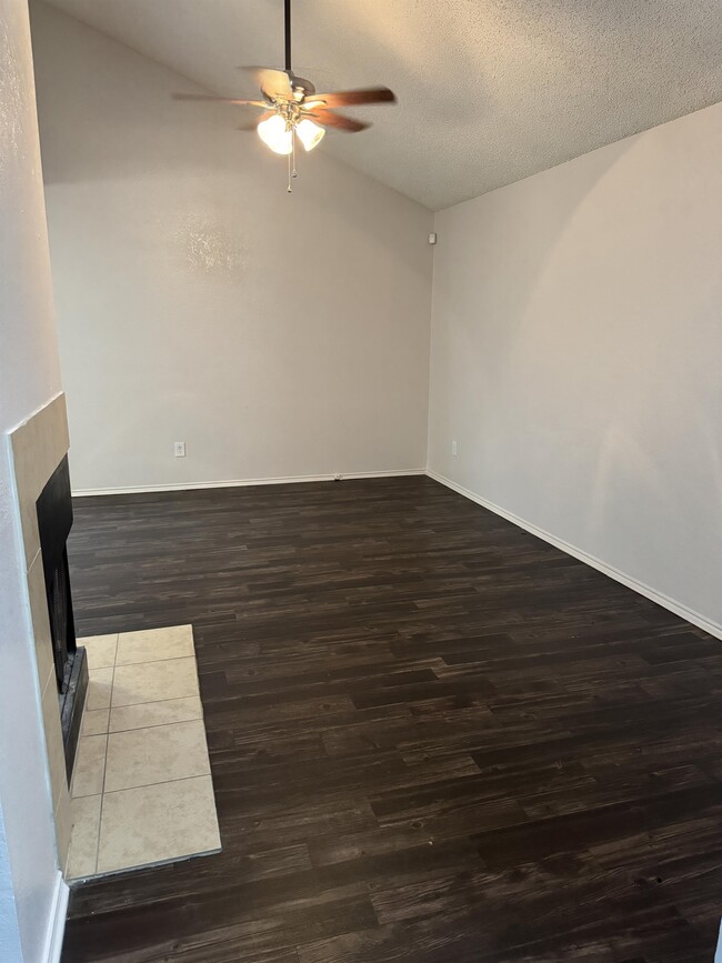 5988 Westcreek Dr in Fort Worth, TX - Building Photo - Building Photo