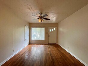 1306 S 5th St in Austin, TX - Building Photo - Building Photo