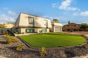 429 E Greenway Dr in Tempe, AZ - Building Photo