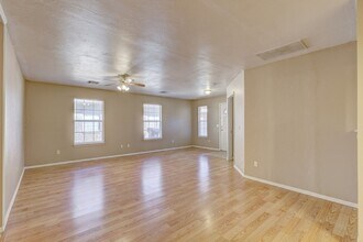 401 S Greengate Dr in Yukon, OK - Building Photo - Building Photo