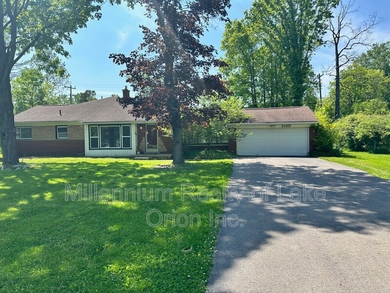 24955 Westmoreland Dr in Farmington Hills, MI - Building Photo