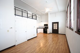 301 Central Ave NE in Albuquerque, NM - Foto de edificio - Building Photo