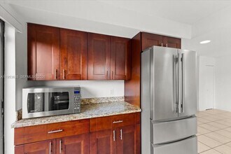 181 Wimbledon Lakes Dr in Plantation, FL - Building Photo - Building Photo