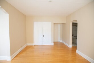 1720 E Newton Ave in Shorewood, WI - Foto de edificio - Interior Photo