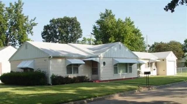 property at 417 W Claflin Ave
