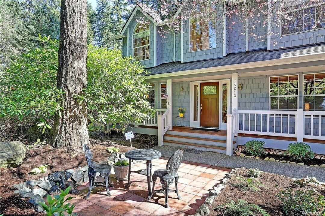 16240 NE 30th St in Bellevue, WA - Building Photo